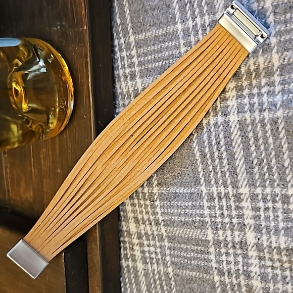 Strappy Silver Metallic Bracelet with Magnetic Closure - Picture 3 of 5